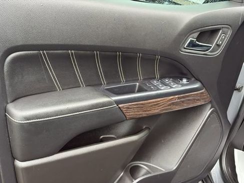 Used 2021 GMC Canyon Denali image 22