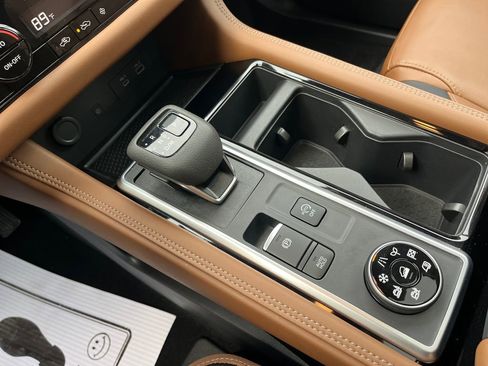 Used 2024 Nissan Pathfinder Platinum image 26