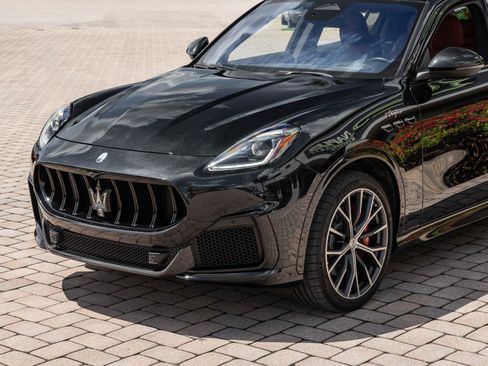 Used 2023 Maserati Grecale Trofeo AWD/4WD image 23