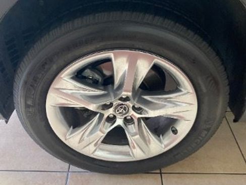 Used 2019 Toyota Highlander Limited FWD image 24