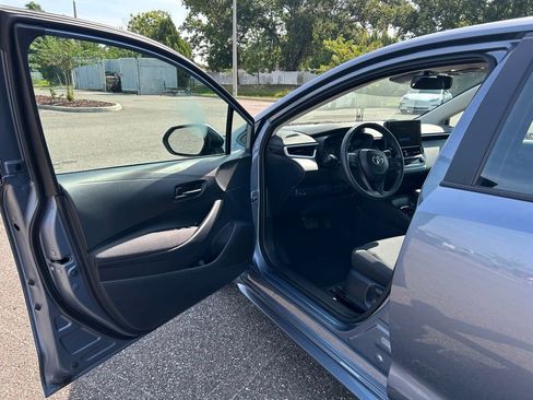Used 2025 Toyota Corolla LE FWD image 16