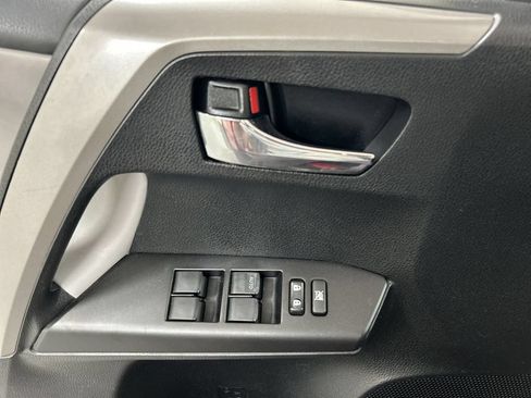 Used 2017 Toyota RAV4 XLE AWD/4WD image 11