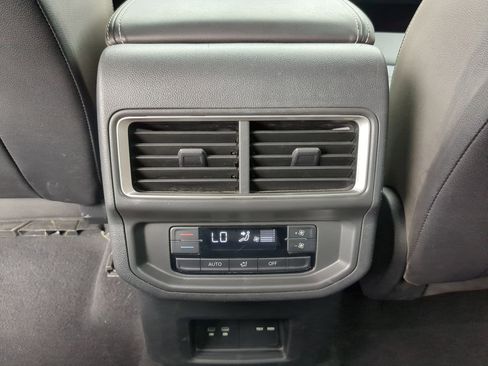 Used 2024 Volkswagen Atlas SE image 28