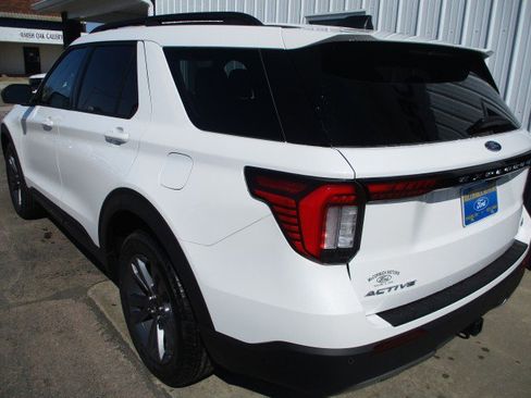 New 2026 Ford Explorer Active w/ Active Comfort Package image 7