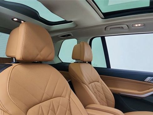 Used 2025 BMW X7 xDrive40i w/ Executive Package image 26
