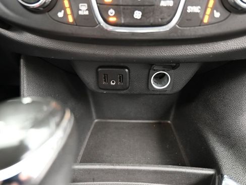 Used 2019 Chevrolet Traverse RS image 25