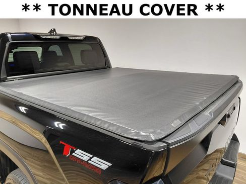 Used 2022 Toyota Tundra SR5 AWD/4WD image 7
