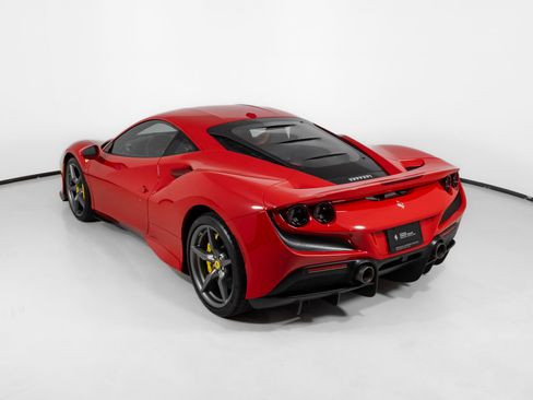 Certified 2022 Ferrari F8 Tributo RWD image 18