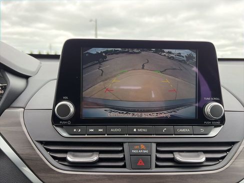 Used 2025 Nissan Altima 2.5 SV image 10