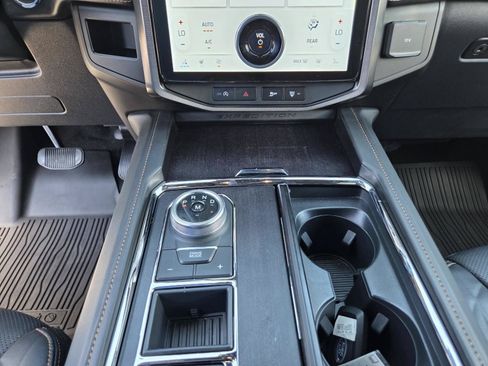 Used 2024 Ford Expedition Platinum RWD image 26