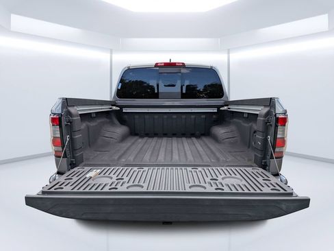 Used 2024 Nissan Frontier SL RWD image 14