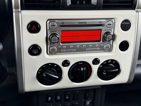 Used 2011 Toyota FJ Cruiser 4WD image 26