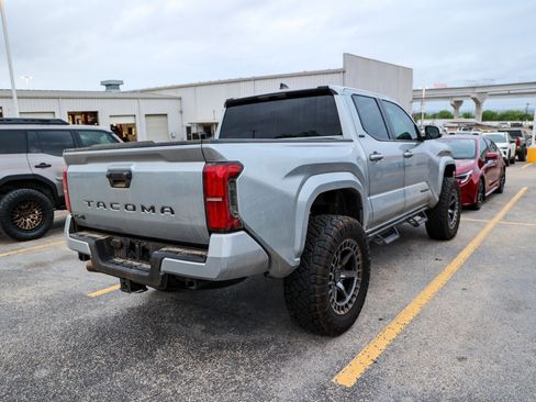 Used 2025 Toyota Tacoma SR5 image 7