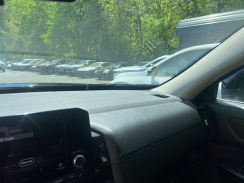 Used 2025 Nissan Pathfinder SV image 34