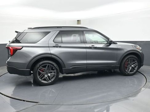 Used 2025 Ford Explorer ST-Line w/ ST-Line Street Pack AWD/4WD image 3