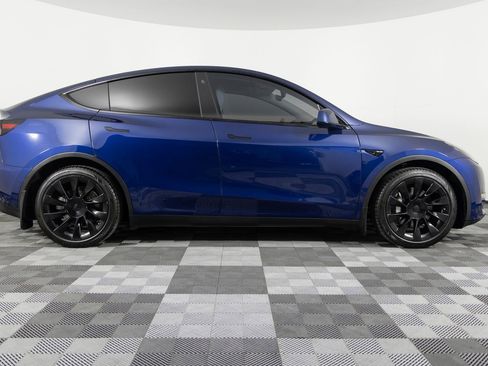 Used 2022 Tesla Model Y Long Range image 9