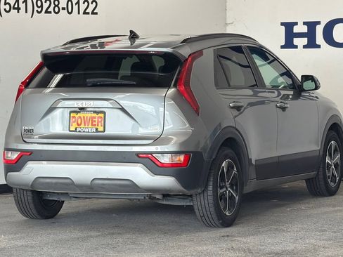 Used 2023 Kia Niro EX FWD image 3