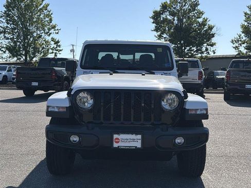Used 2022 Jeep Gladiator Sport AWD/4WD image 2
