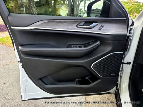 Used 2022 Jeep Grand Cherokee Limited 4xe image 29