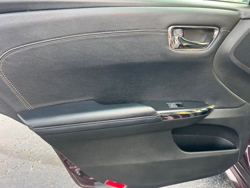 Used 2013 Toyota Avalon image 12