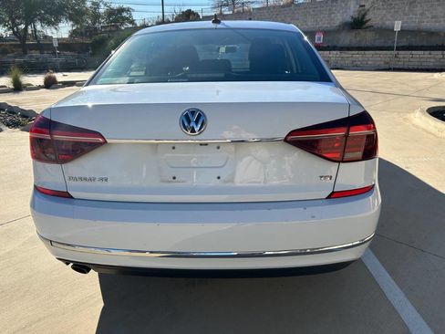 Used 2018 Volkswagen Passat 2.0T SE w/ SE Lighting Package image 10