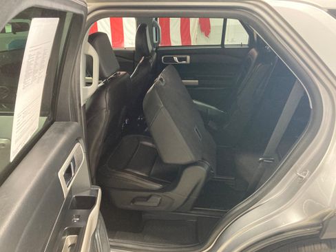 Used 2022 Ford Explorer XLT w/ Equipment Group 202A AWD/4WD image 18