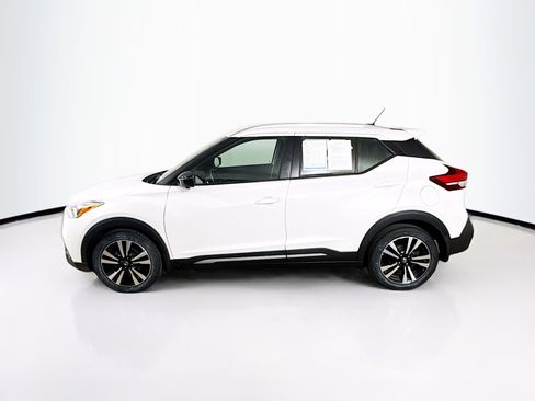 Used 2019 Nissan Kicks SR w/ SR Premium Package FWD image 7