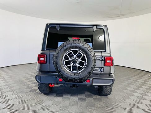Used 2025 Jeep Wrangler Unlimited Rubicon w/ Convenience Group AWD/4WD image 21