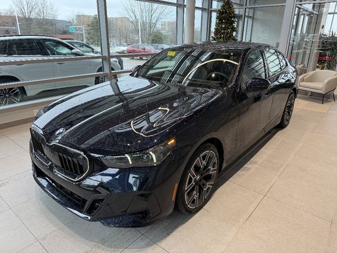 New 2026 BMW 530i xDrive w/ M Sport Package AWD/4WD image 3