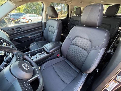 Used 2025 Nissan Pathfinder SV FWD image 34