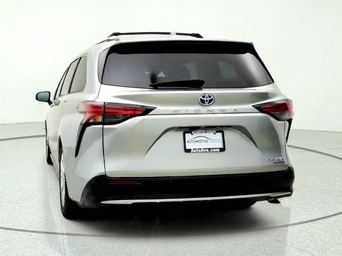 Used 2021 Toyota Sienna Platinum FWD image 6