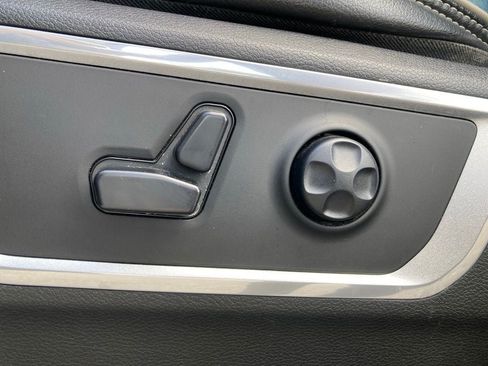 Used 2019 RAM 1500 Laramie AWD/4WD image 13