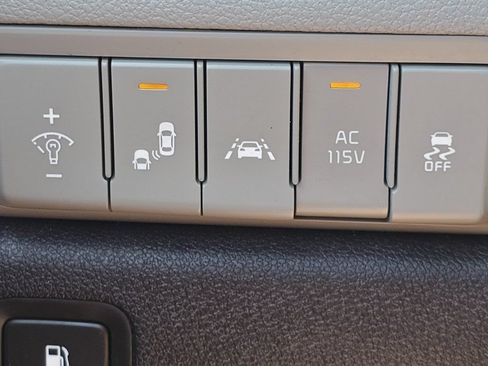 Used 2018 Kia Sedona SX Limited w/ SX Limited Prestige Package FWD image 11