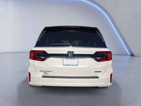 New 2026 Honda Odyssey Touring image 4