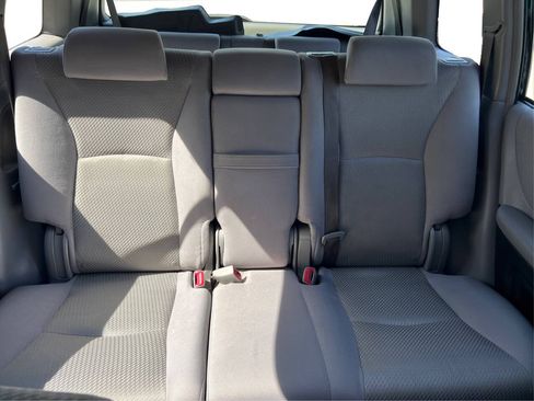 Used 2005 Toyota Highlander 4WD V6 w/ 3rd Row image 15
