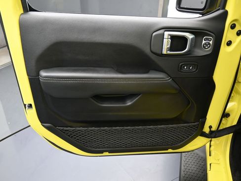 Used 2023 Jeep Wrangler Unlimited Sahara image 13