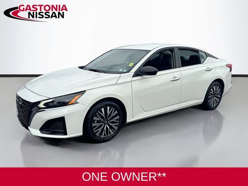 Used 2025 Nissan Altima 2.5 SV FWD image 3