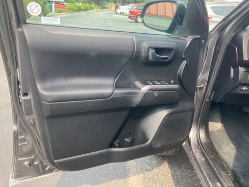 Used 2023 Toyota Tacoma TRD Off-Road w/ Technology Package image 14