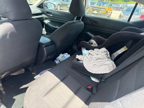 Used 2024 Nissan Altima 2.5 SV FWD image 19
