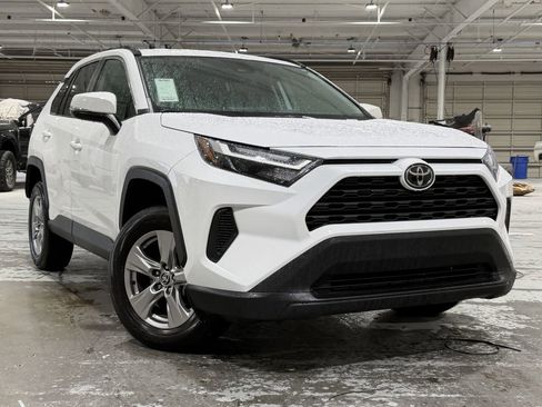 Used 2025 Toyota RAV4 XLE FWD image 2