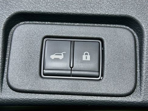 Used 2025 Nissan Rogue SV w/ SV Premium Package FWD image 29