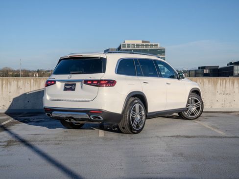 Used 2025 Mercedes-Benz GLS 450 4MATIC image 4