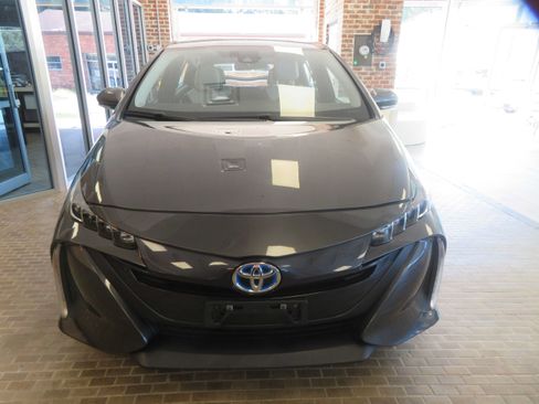 Used 2018 Toyota Prius Prime Premium FWD image 2