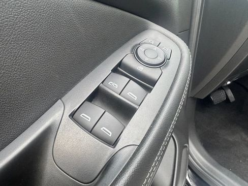 Used 2022 Buick Encore GX Select w/ Sport Touring Package FWD image 22