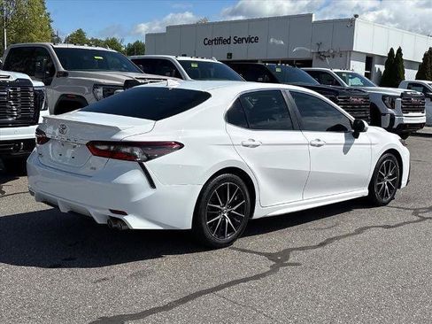 Used 2024 Toyota Camry SE w/ Convenience Package FWD image 2