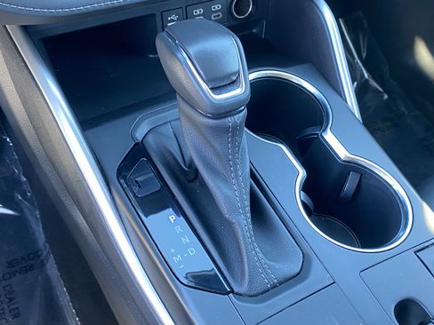 Used 2023 Toyota Highlander XLE image 24