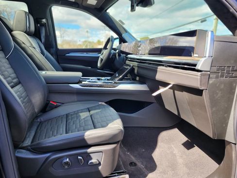 New 2026 Cadillac Escalade Platinum Sport w/ LPO, ONYX Package AWD/4WD image 9