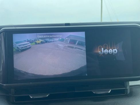 Used 2024 Jeep Wrangler Unlimited AWD/4WD image 6