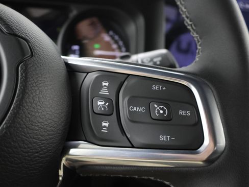 Used 2025 Jeep Wrangler Unlimited Sahara AWD/4WD image 13