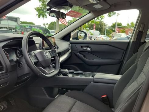 Used 2025 Nissan Rogue SV FWD image 15